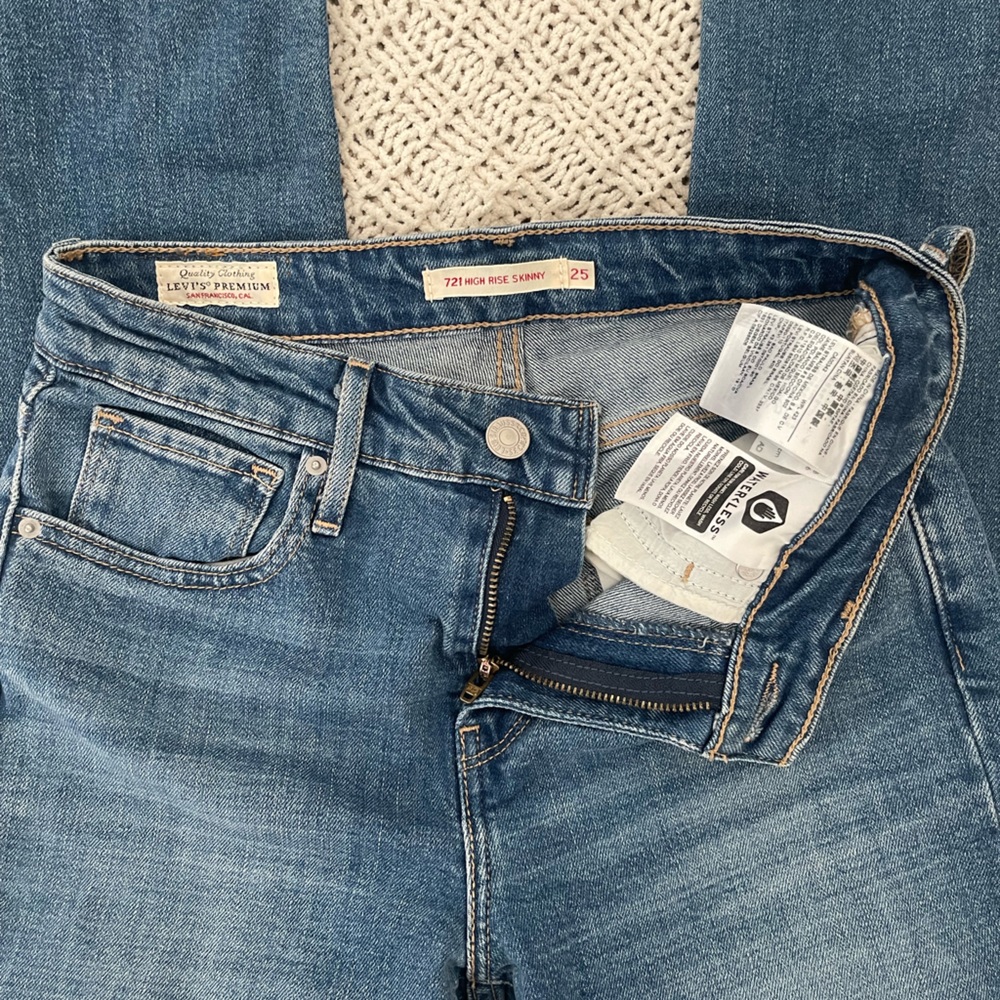 Levi’s 721 High Rise Skinny Jeans